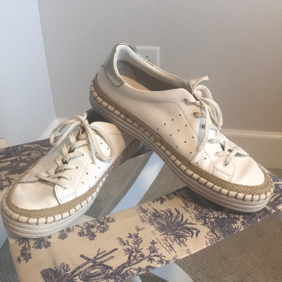 Sam Edelman Shoes - Sam Edelman white lace-up sneakers.